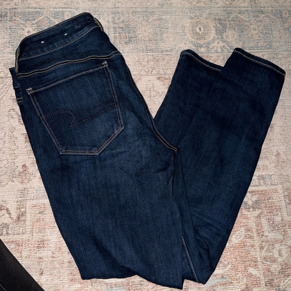 Size 6 short AE dark jeans, super stretch, hi-rise jegging